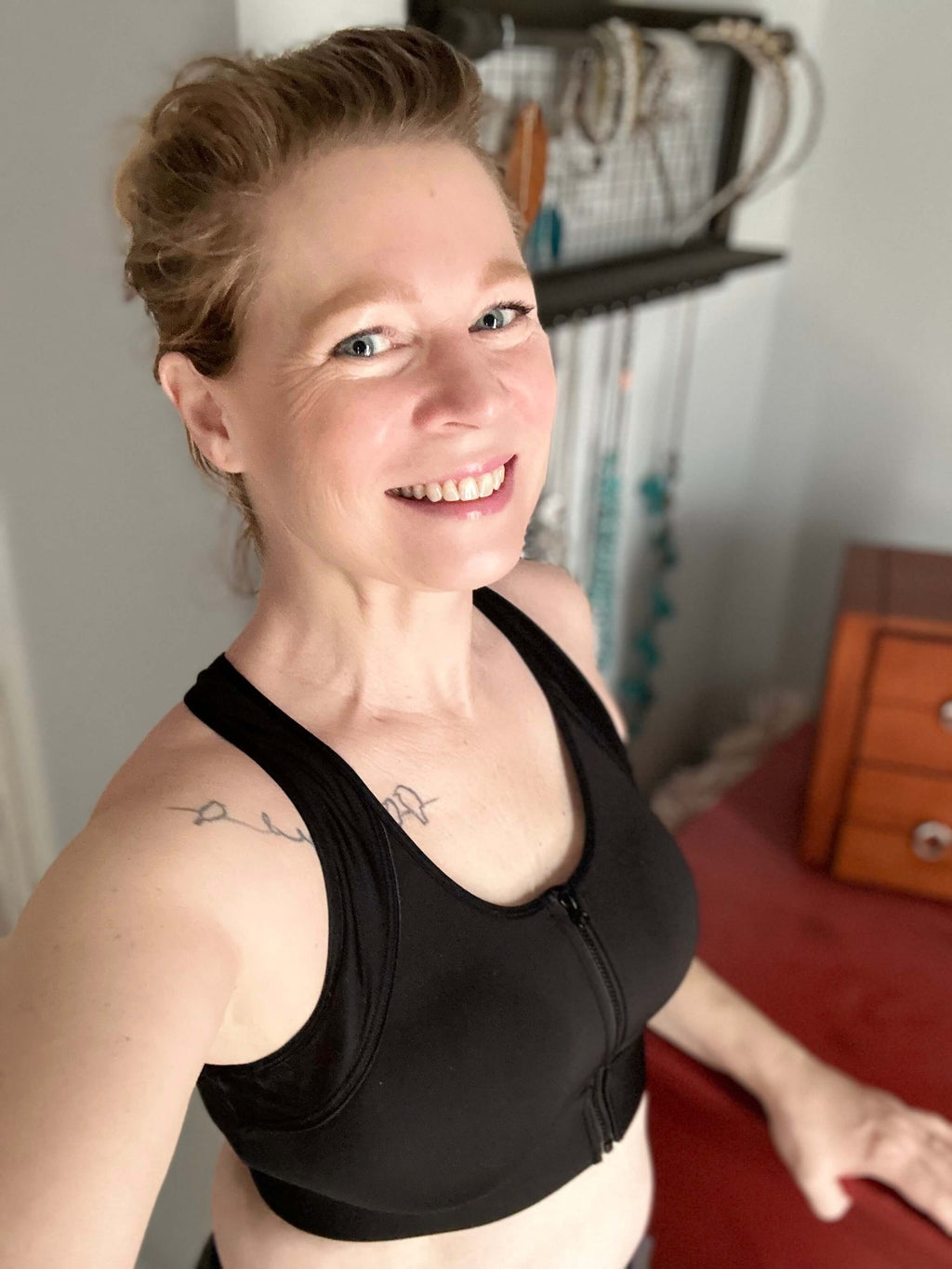 Hero Front‑Closure Sports Bra - Black